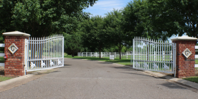 Ext2_Diamond.G.Ranch_White.Gate_from.flyer_640w_100p