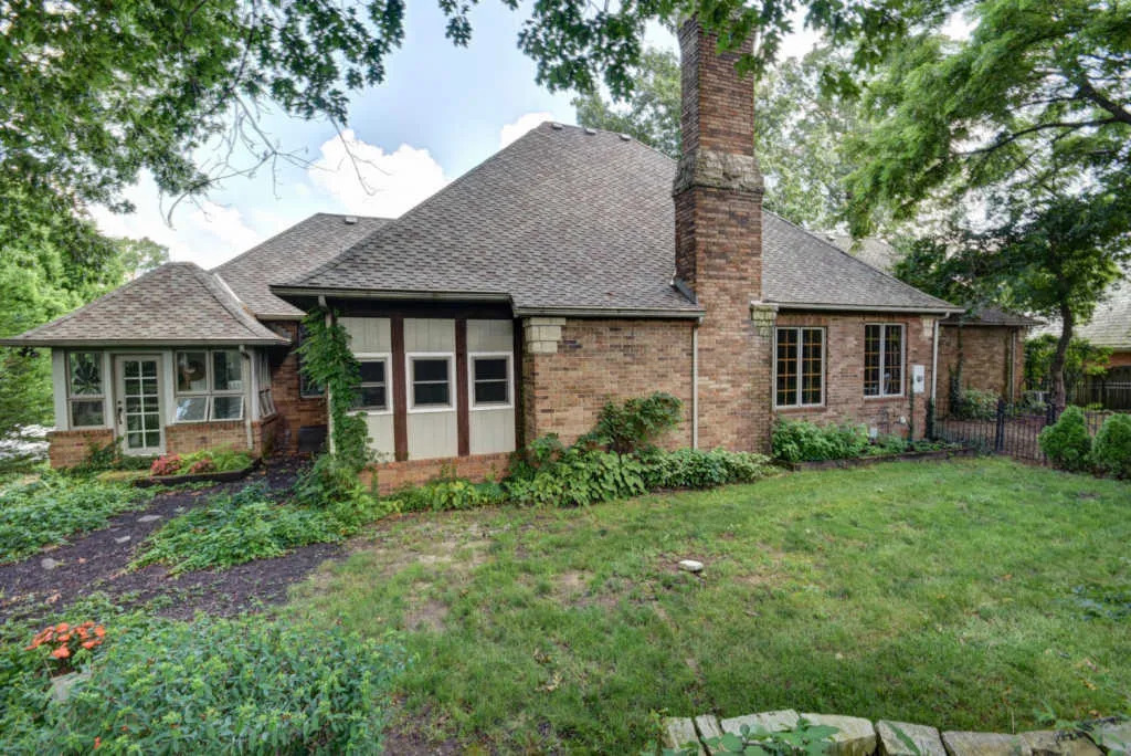 11FHE_PatioDoor_SideOfHome_Chimney
