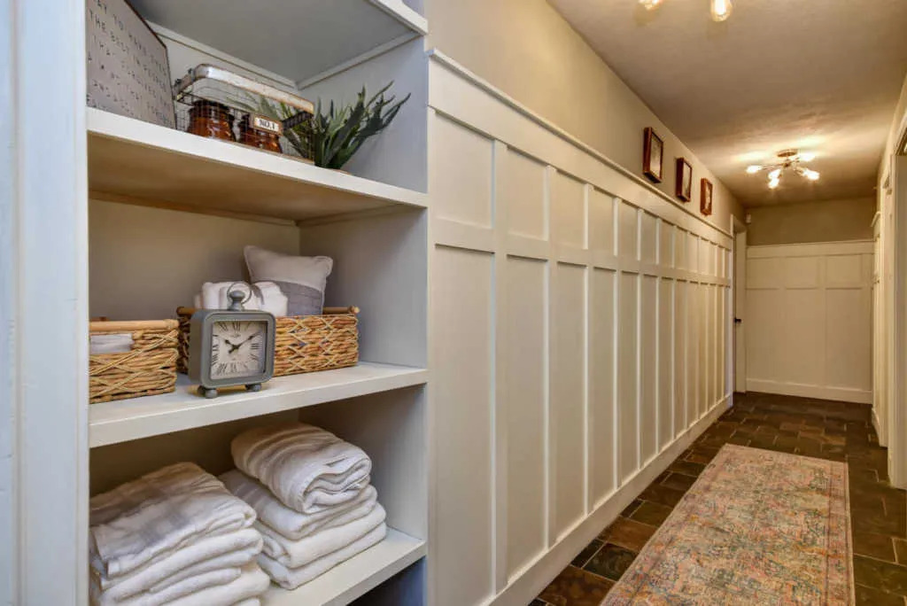 12DwnstairsHall_Storage