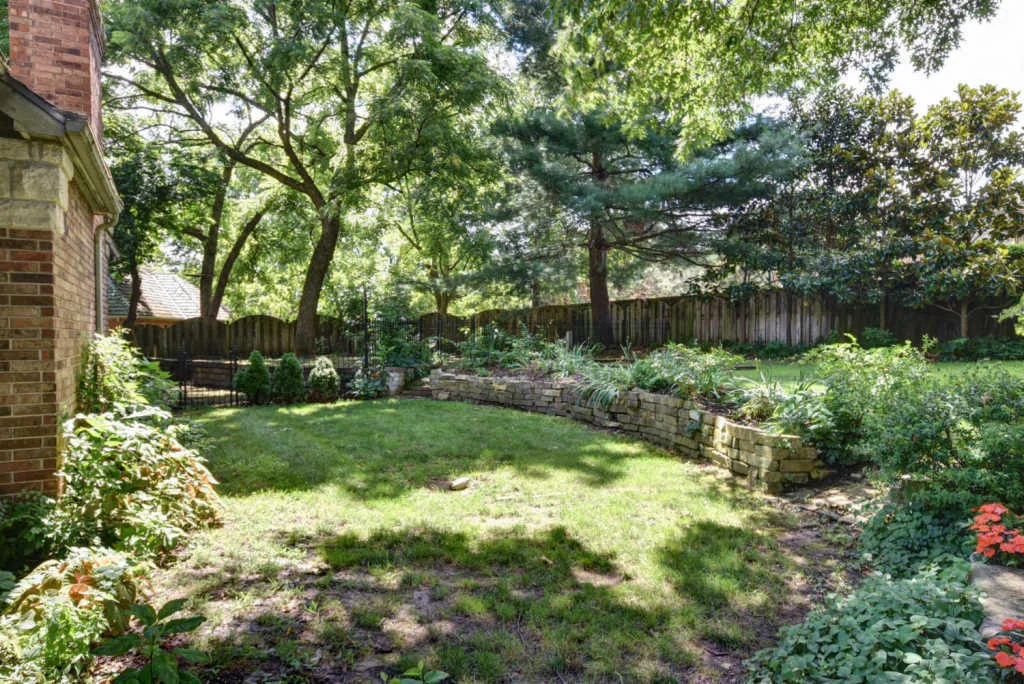 14FHE_BackyardGarden_Curve