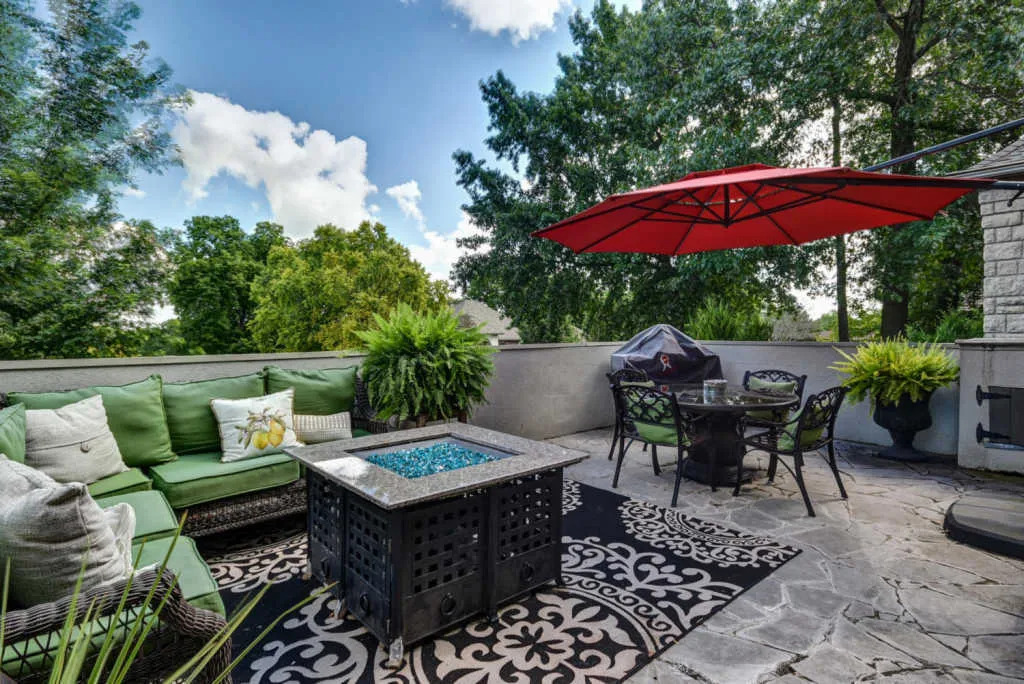 15FHE_Patio1_Clouds